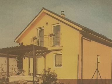 8 ročná novostavba nízko-energetického rodinného domu v Budči (Drevodom)