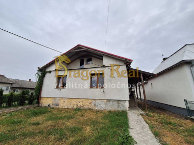 PREDAJ - Rodinný dom s podkrovím a pozemkom - FALKUŠOVCE okr. Michalovce