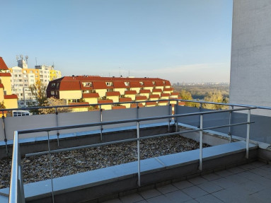 Prenájom novostavby 2 izbového bytu Kresaneková ulici. Byt má 58m2, loggia, kom