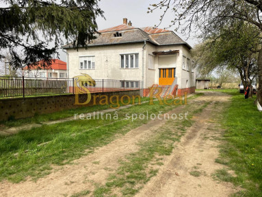ZNÍŽENÁ CENA O 4000€ - Rodinný dom s letnou kuchynkou - LEKÁROVCE