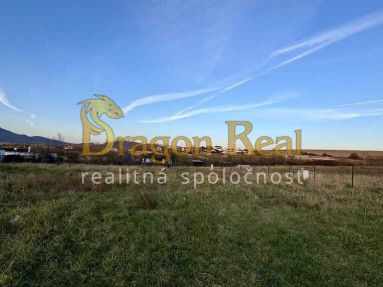 PREDAJ - Exkluzívny stavebný pozemok- 596 m2 - Ľubotice