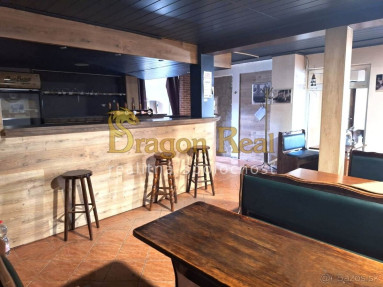 PRENÁJOM - Plne vybavený bar + salónik so samostatným vstupom - MICHALOVCE