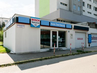 Zabehnutý autoservis v Bratislave na prenájom – priestor na podnikanie